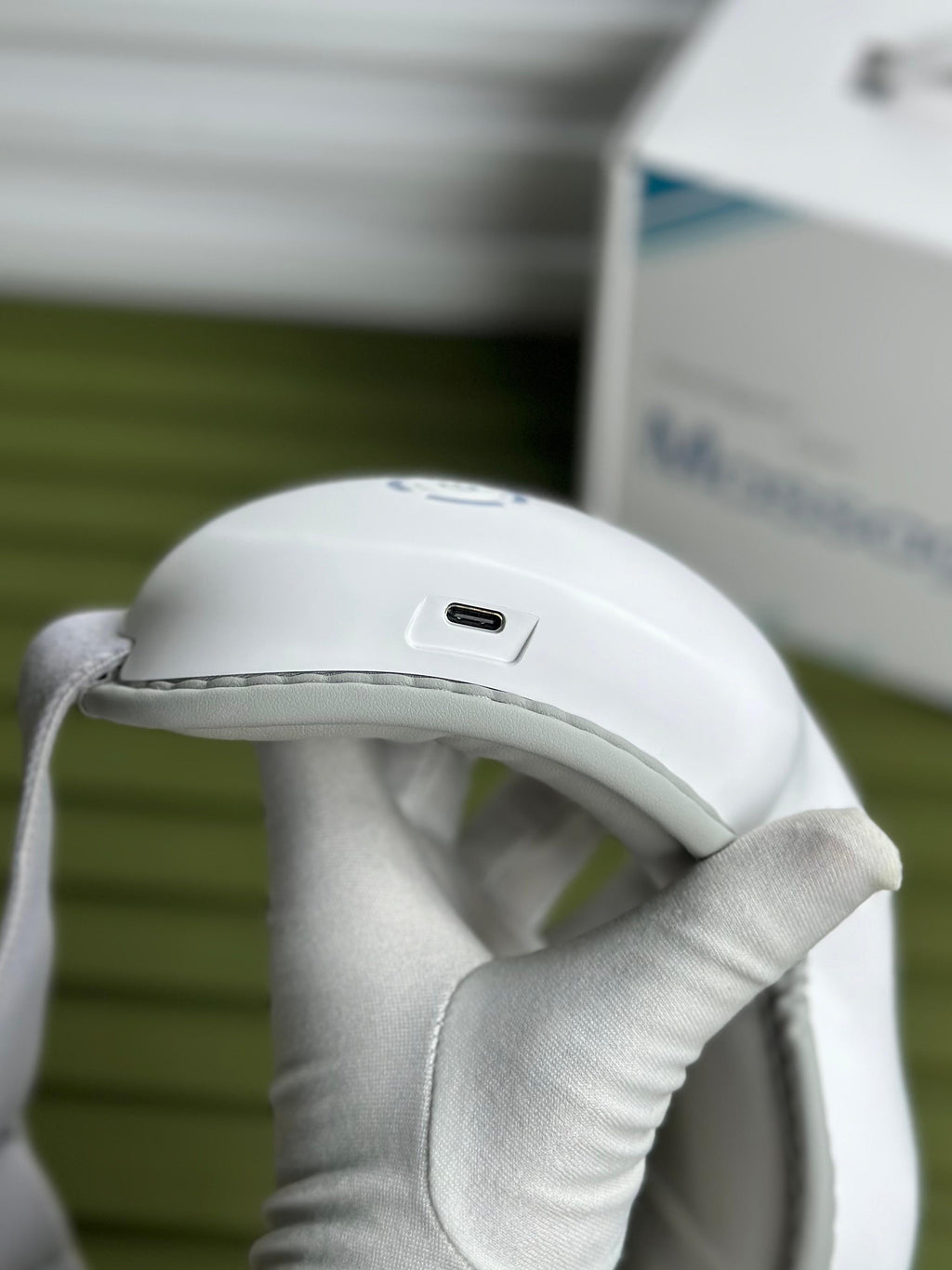 EYE MASSAGER