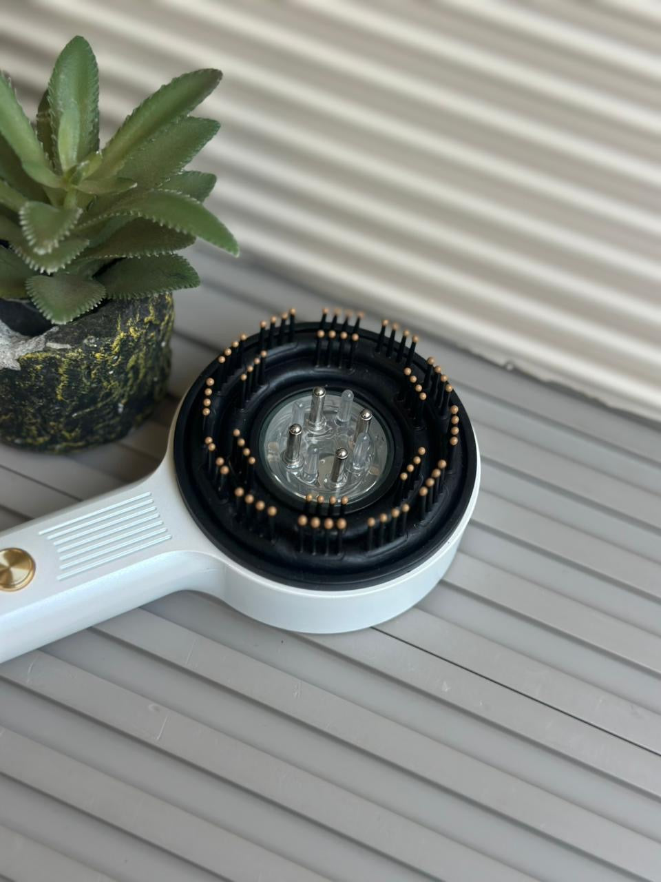 Magnetic Oil Dispensing Massage Comb