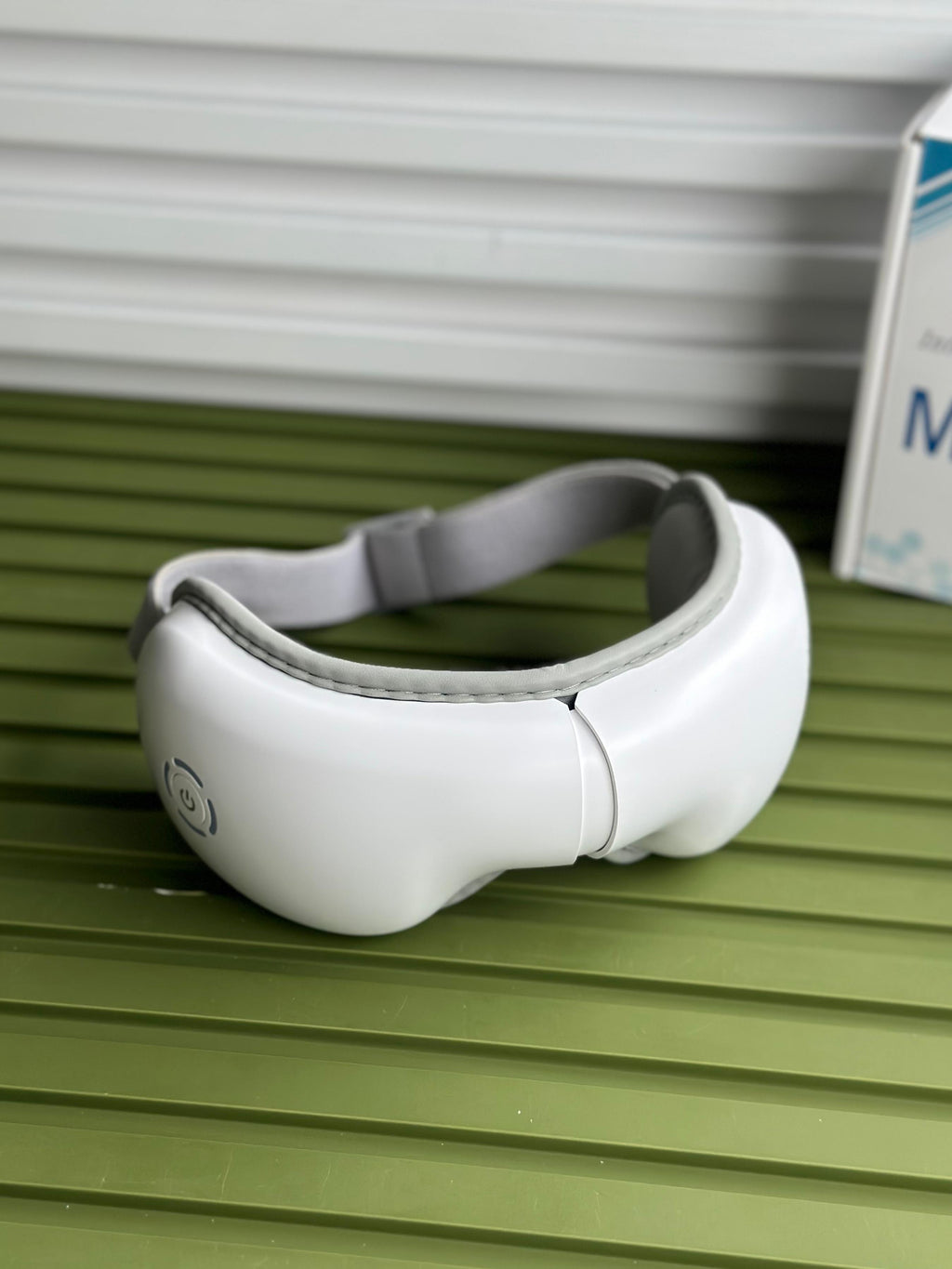 EYE MASSAGER